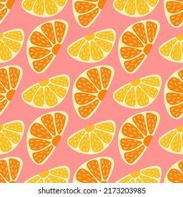 Patrón sin foco de naranjas y limones en rosa. Vectores de moda estilizados en rodajas a mano. Concepto de verano infantil. Diseño de papel pintado de cítricos de colores locos para banner web, envoltura e impresión.