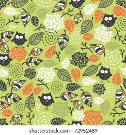 Seamless pattern with owls and floral elements. Vector doodle illustration.