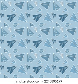 Patrón sin fisuras del avión de papel con fondo azul 