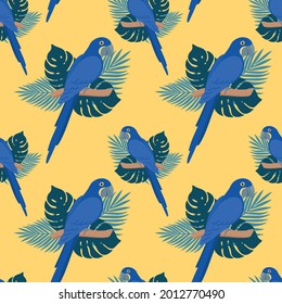 Patrón sin foco con loros y hojas. Hyacinth macaw sobre fondo amarillo. Diseño vectorial para papel, cubierta, tela, envoltura de regalo, interior.
