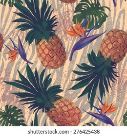 Nahtloses Muster mit Ananas, exotischen Blumen und Blättern. Handgezeichneter Vektor.