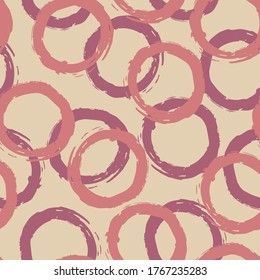 Patrón sin foco con círculos rosados y morados sobre fondo beige pálido. Diseño de vectores para textiles, fondos, ropa, papel de embalaje, sitios web y papel tapiz. Ilustración de moda sin fisuras.
