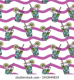 Patrón sin foco con ondas rosadas y vaso de bebida, paja, limón, cal, hojas de menta, cubos de hielo. Mano dibujada convertida en vector. 