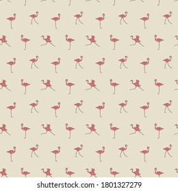 Patrón sin foco con flamencos de polígono. Un animal de popa bajo. Gráfico triangular, estilo origami. Fondo rojo beige. Resumen de diseño geométrico moderno. Ilustración vectorial para tela, impresión, camisetas
