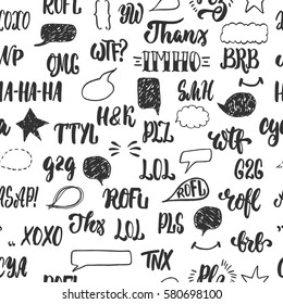 Seamless pattern with popular internet slang, acronyms and abbreviations isolated on the white background with different hand drawn speech bubblesand elements