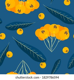 Patrón sin foco con bayas y hojas de piracantha. Fondo de temática azul otoñal con bayas naranjas para textiles, tela, embalaje, diseños de impresión, etc.