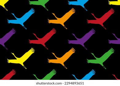 Patrón sin foco con siluetas de Aves Arcoiris sobre fondo negro. Sólido interminable con Crane. Ornamento con cigüeña. Papel de escritorio y papel de cama impreso. Ilustración vectorial.