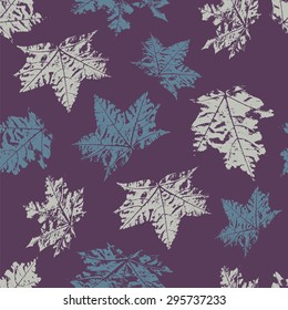 Seamless pattern with realistic maple leaves