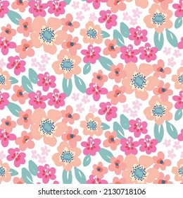 Patrón sin foco con flores rosadas simples, hojas sobre un fondo blanco. Impresión botánica suave con plantas suaves. Fondo floral con flores dibujadas a mano, hojas. Delicada superficie floral. Vector.