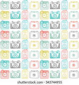 Seamless pattern with sketched retro cameras