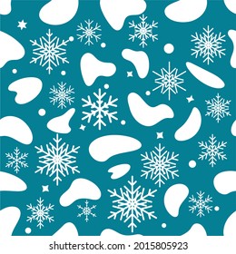Patrón sin foco de copos de nieve en un fondo azul. Para la decoración de fronteras, postales, afiches, volantes para Año Nuevo y Navidad. Vector 