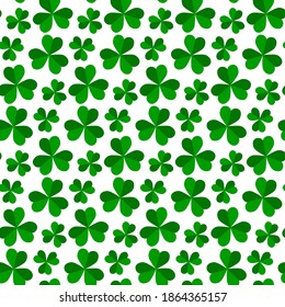 Patrón sin foco con hojas de shamrock del día de San Patricio. Símbolo de Irlanda patrón verde sobre fondo blanco.