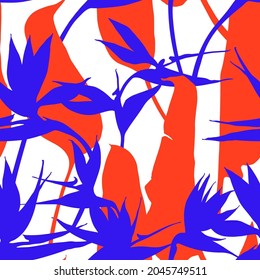Seamless pattern with strelitzia flowers and leaves. Floral texture with bird of paradise or crane flower. Unique hand drawn print for fabric, web, packaging design. Vector isolated tropical plants.