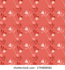 Nahtloses Muster mit stylisierten Blütensilhouetten. Weiche Korallenpalette. Einfach mit kleinen Blumen bedruckt. Dekorativer Hintergrund für Tapeten, Textilien, Wickelpapier, Stoffdruck. Vektorgrafik.