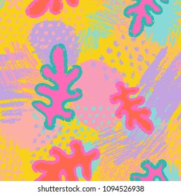 Seamless pattern with summer tropical leaves and geometrics background in memphis style. 