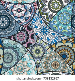 Telha padrão sem costura com mandalas. Elementos decorativos vintage. Fundo desenhado à mão. Islã, árabe, indiano, motivos otomanos. Perfeito para impressão em tecido ou papel.