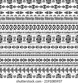 Patrón sin foco con motivos tribales aztecos. Papel de pared abstracto en blanco y negro en estilo boho con elementos dibujados a mano. 