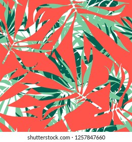 Seamless pattern with tropical leaves. Hand drawn texture with palm tree leaf . Vector exotic illustration with tropical plant.