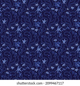 Seamless pattern with Underwater doodle illustration. Vector illustration with sea and ocean life