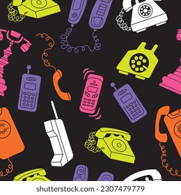 Nahtloses Muster mit verschiedenen klassischen und modernen Telefonen. Kabel, Mobiltelefone und Handys. Retro Vintage Stil Symbole. handgezeichnete Vektorgrafik einzeln auf Hintergrund