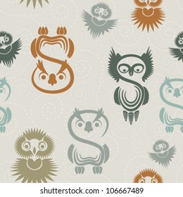 Seamless pattern with various owls on a neutral background.