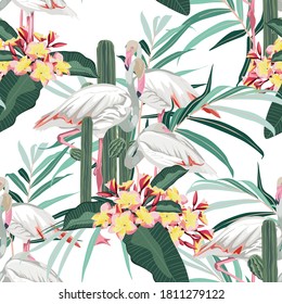 Patrón sin foco con flamencos blancos, palmas y flores plumerias se ramifican con hojas. Diseño sencillo para la tela. Patrón claro. Fondo blanco.