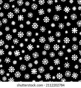 Nahtlose Muster weißer Schneeflocken auf schwarzem Hintergrund. Einfaches Muster für Backdrop, Wickelpapier und saisonales Design. Weihnachtshintergrund mit Schnee im skandinavischen Stil