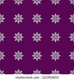Patrón sin foco de copos de nieve blancos sobre fondo violeta oscuro para sitios web, tela, ropa, papeles pintados. Concepto de invierno, Navidad y Año Nuevo
