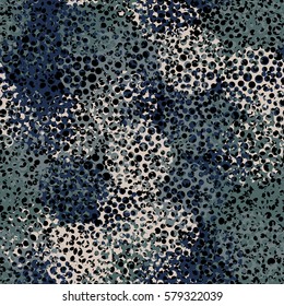 Seamless pattern. Wire wheels. The shaded circle. Random order. Chaotic spread. Fashion camouflage.