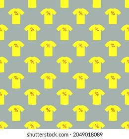 Patrón sin brillo con camisetas amarillas con un símbolo porcentual. Descuentos y tema de ventas. Fondo de escritorio para tienda online.
