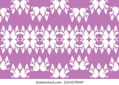 Fondo violeta sin foco, con estampado blanco de estilo barroco. diseño de patrones sin fisuras para moda, tela, papel pintado, alfombra, sarong y otros. Los patrones únicos se asemejan a flores, hojas y alas.