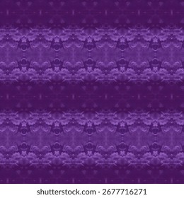 Nahtloses violettes Muster mit symmetrisch trüben Texturen, modernes abstraktes Design für Hintergründe, Textilien oder Dekoration. Goldene Schlagwörter: abstrakt, nahtlos, violett.
