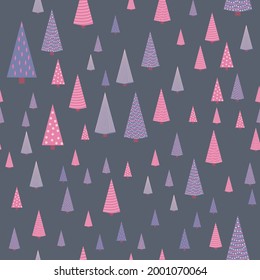 Nahtloses sich wiederholendes Muster mit strukturierten Weihnachtsbäumen in violetten, pastellrosa Farben auf Grau, Blau, Türkis. Moderne und originelle Urlaubstextilien, Geschenkverpackung, Wanddekoration.