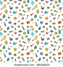Seamless summer pattern with hand drawn beach icons. Vector beach background. Vacation doodle icons. Summer print. Vector illustration