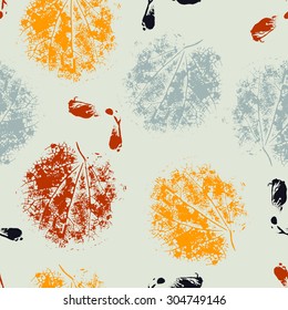 Seamless texture with autumn leaves.