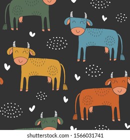 Seamless texture with funny cows and hand drawn elements. Childish background - animals on the farm. Eps10 vector line-art drawing.