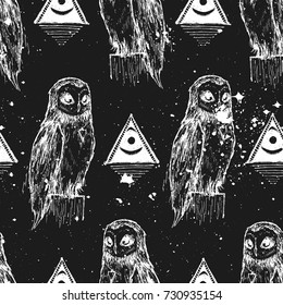 Seamless texture with owl. Old, vintage, grunge style. Dark theme.