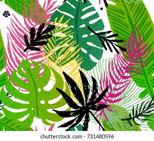 Seamless trendy pattern with green exotic palm leaves on a white background. Vector botanical illustration