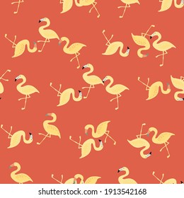 Patrón de vida silvestre sin foco con formas flamingo amarillas impresas. Fondo rojo pastel. Fondo animal. Diseño gráfico para envolver texturas de papel y tela. Ilustración vectorial.