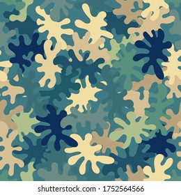 Nahtlose urbane Tarnung Maskenmuster. Farbiger Hintergrund. Abstrakter, modischer Camo. Beige, braune, hellblaue, grüne Töne.