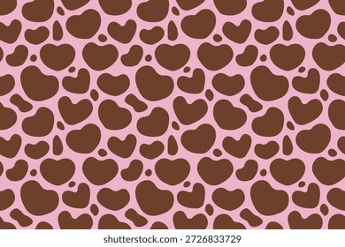 Padrão de vaca Valentine sem costura com manchas de vaca marrom misturado com formas de coração em fundo rosa. Perfeito para papéis de parede bonitos, impressões de tecido, envoltório de presente e artesanato romântico.