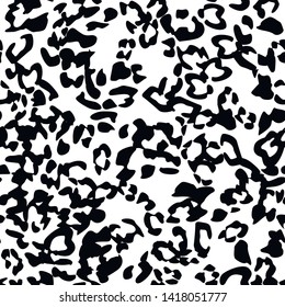 Seamless vector black and white leopard fur pattern. Stylish fashionable wild leopard print. Animal print background for fabric, textile, design, advertising banner.