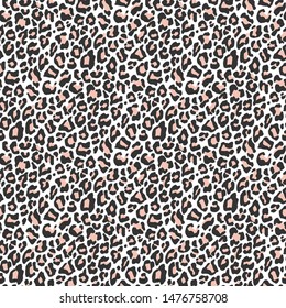 Seamless vector leopard fur pattern. Stylish fashionable wild leopard print. Animal print beige gradient 10 eps background for fabric, textile, design, cover, wrapping.