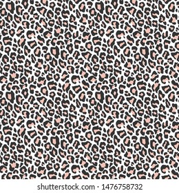 Seamless vector leopard fur pattern. Stylish fashionable wild leopard print. Animal print beige gradient 10 eps background for fabric, textile, design, cover, wrapping.