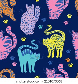 patrón vectorial sin fisuras de gatos coloridos sobre un fondo azul.