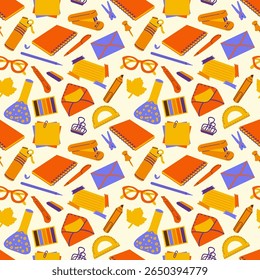 Padrão de vetor contínuo com bonito mão desenhado material escolar e atributos em cores quentes. Perfeito para material escolar, papelaria, estampas de tecido, desenhos infantis e materiais educacionais.