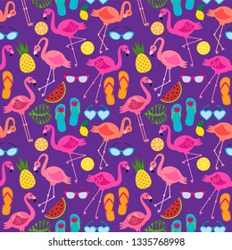 Nahtloses Vektormuster mit Flamingos und anderen sommerlichen Themenelementen