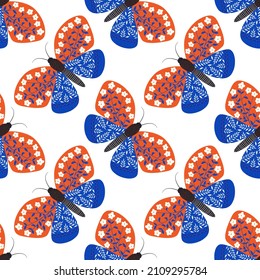 Patrón vectorial sin brillo con mariposas vectoriales vintage. Fondo con polillas folclóricas con flores, hojas y ramas. Insectos abstractos para textiles, papel de envoltura, papel tapiz