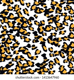 Seamless vector white leopard fur pattern. Stylish fashionable wild leopard print. Animal print background for fabric, textile, design, advertising banner.