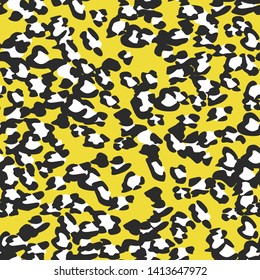 Seamless vector yellow leopard fur pattern. Stylish fashionable wild leopard print. Animal print background for fabric, textile, design, advertising banner.